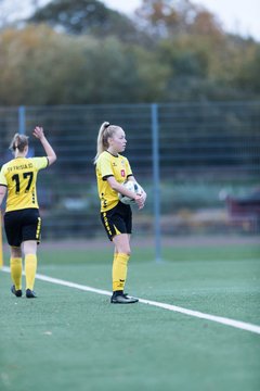 Bild 324 - F SSC Hagen Ahrensburg - SV Frisia 03 Risum-Lindholm : Ergebnis: 2:0